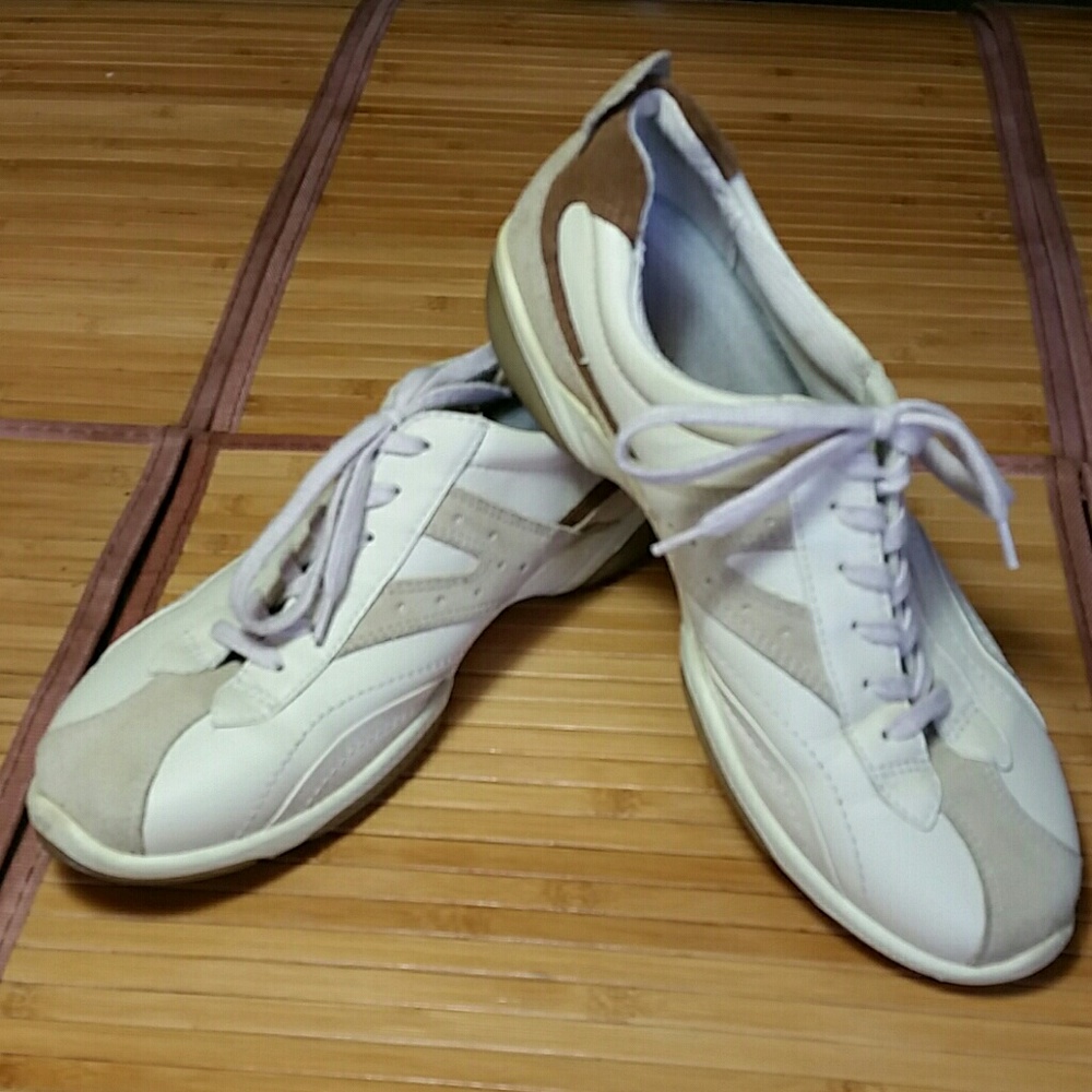 Ecco • Women's 6-Hole Casual Walking Sneakers